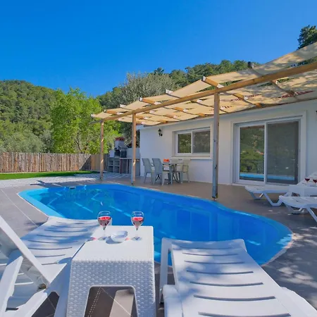 Hill Stone Vila
